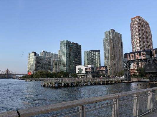 Gantry Plaza State Park by null