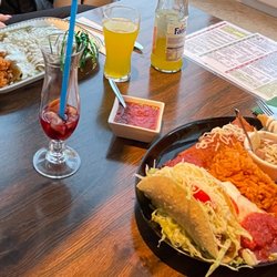 Hacienda - Hacienda Teller auf der rechten Seite Enchiladas Verdas links