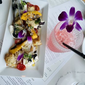 Dosalas - Burrata Panzanella & Raspberry kamikaze - Latin American Near Me - Vancouver, Washington