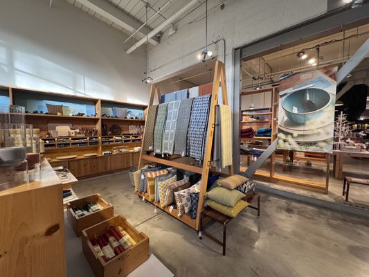 Heath Ceramics by null