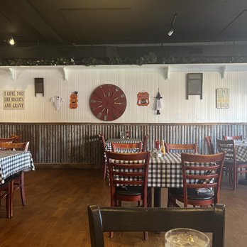 Sweet Mama's - Dining area - American Near Me - Stony Brook, New York
