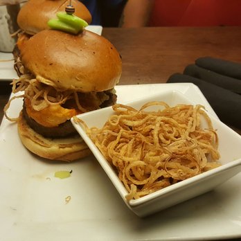 Dave & Buster's Ala Moana - Buffalo burger - Arcades Near Me - Honolulu, Hawaii