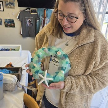 The Bloomin Cottage - Seaglass wreath class at the Bloomin Cottage - Art Classes Near Me - Phillipsburg, New Jersey The Bloomin Cottage - Seaglass wreath class at the Bloomin Cottage - Art Classes Near Me - Phillipsburg, New Jersey