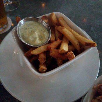 Fleetwood's on Front St - New American Near Me - Lahaina, Hawaii