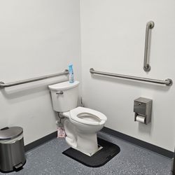 Selby's Food Service - Clean bathroom