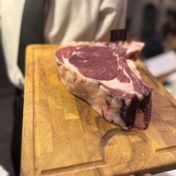 Osteria del Giglio - They show you the steak before they cook it.