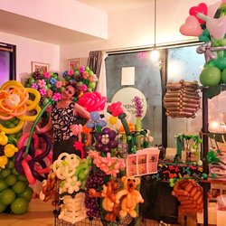 Lovekins Balloons - Balloon flower pop up shop