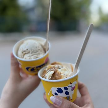 COWS - Pie apple crispy and Cownadian maple - Ice Cream & Frozen Yogurt Near Me - Whistler, British Columbia COWS - Pie apple crispy and Cownadian maple - Ice Cream & Frozen Yogurt Near Me - Whistler, British Columbia