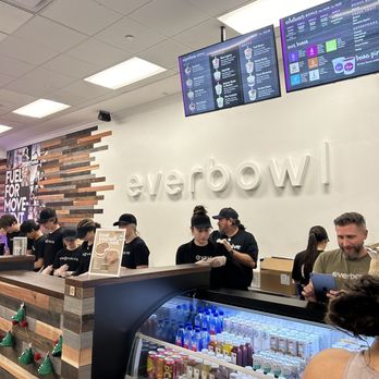 everbowl - a group of people at a counter - Acai Bowls Near Me - Hendersonville, Tennessee everbowl - a group of people at a counter - Acai Bowls Near Me - Hendersonville, Tennessee