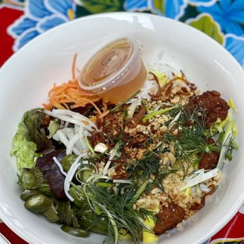 Di An Di - Beef Short Rib Vermicelli Bowl / Bun Suon Bo Nuong - Vietnamese Near Me - Brooklyn, New York Di An Di - Beef Short Rib Vermicelli Bowl / Bun Suon Bo Nuong - Vietnamese Near Me - Brooklyn, New York