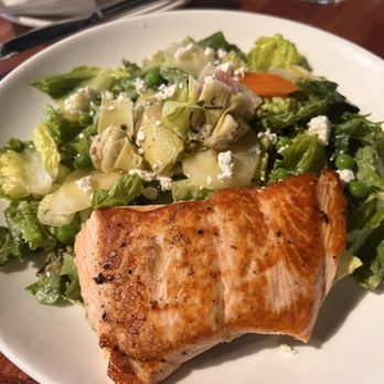 Magnolias - Spring salad with salmon - Southern Near Me - Charleston, South Carolina Magnolias - Spring salad with salmon - Southern Near Me - Charleston, South Carolina