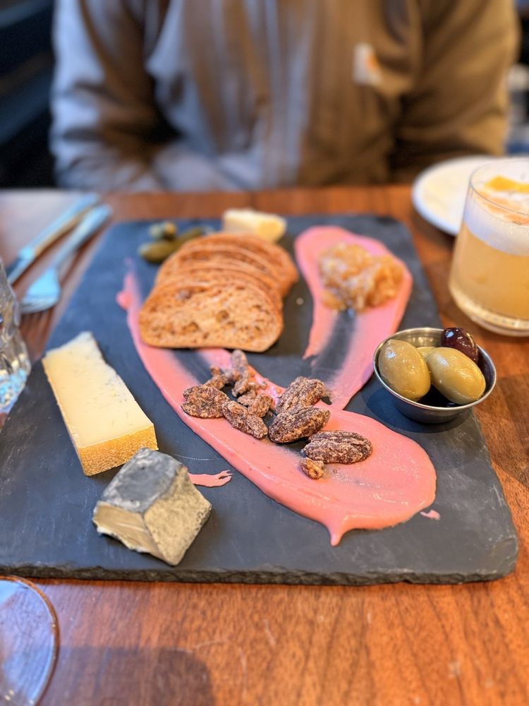 Alphonse Cuisine & Cocktails