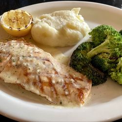 Wingtips Bar & Bistro - Citrus Salmon - Delicious!