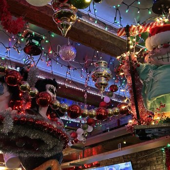Butch McGuire's - Cool running train above the bar - Irish Near Me - Chicago, Illinois