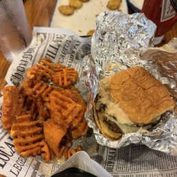 Ummmm burger with sweet potato fries Ummmm burger with sweet potato fries