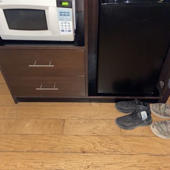 Cambria Palms Motel - Microwave and mini fridge - Hotels Near Me - Cambria, California