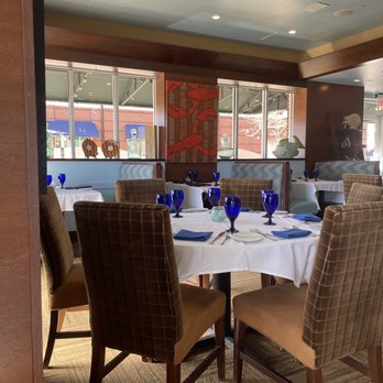 Fin Seafood - Decor - Seafood Near Me - Newport News, Virginia