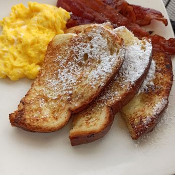 Bread+Salt - Scrambled eggs with French toast - Breakfast & Brunch Near Me - Frisco, Colorado Bread+Salt - Scrambled eggs with French toast - Breakfast & Brunch Near Me - Frisco, Colorado