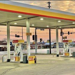 Shell - Gas station outdoor area