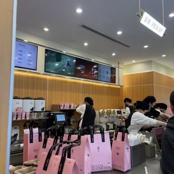 Molly Tea - busy day! - Bubble Tea Near Me - Chicago, Illinois