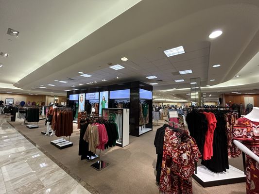 Dillard's, 275 Saint Clair Sq, Fairview Heights, IL 62208, US