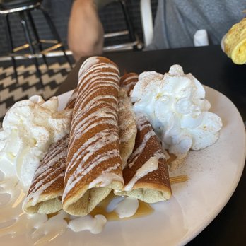 Mom's Kitchen & Bar - Bars Near Me - Astoria, New York Mom's Kitchen & Bar - Bars Near Me - Astoria, New York