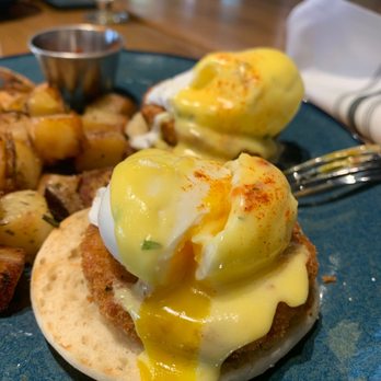foothill - Crab Cake Benedict - New American Near Me - Pasadena, California