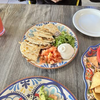 El Limon - Chicken Quesadilla - Mexican Near Me - Ardmore, Pennsylvania El Limon - Chicken Quesadilla - Mexican Near Me - Ardmore, Pennsylvania