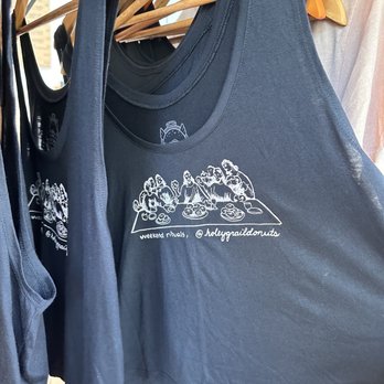 Holey Grail Donuts - Cute cropped tee - Donuts Near Me - Honolulu, Hawaii Holey Grail Donuts - Cute cropped tee - Donuts Near Me - Honolulu, Hawaii