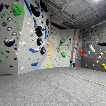 Blue Swan Boulders - Closest wall to front - Gyms Near Me - Orlando, Florida