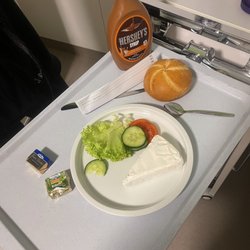 München Klinik Schwabing - Bitte wer soll 200g Brie am Abend essen? Sind ja nur schlappe 900 kcal... Bitte Butter nicht vergessen