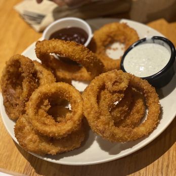 Applebee's Grill + Bar - Appetizer of crunchy onion rings - Sports Bars Near Me - Midwest City, Oklahoma Applebee's Grill + Bar - Appetizer of crunchy onion rings - Sports Bars Near Me - Midwest City, Oklahoma
