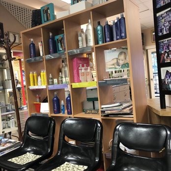 Nu-Way Hairdressing Esthetics School - Girls waiting area - Cosmetology Schools Near Me - Surrey, British Columbia Nu-Way Hairdressing Esthetics School - Girls waiting area - Cosmetology Schools Near Me - Surrey, British Columbia