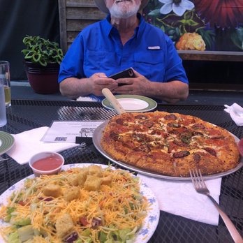 Fenton Winery & Brewery - Pizza, beer & pups - Breweries Near Me - Fenton, Michigan