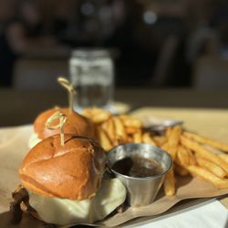 Station Craft - Brisket sliders