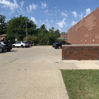 AT&T Store - Spacious Parking lot - Mobile Phones Near Me - Grosse Pointe Woods, Michigan