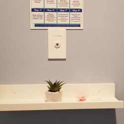 Ascend Float Spa - Float room, expectation sign and ear plugs~