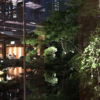 『花鳥風月, 中央にドリップコーヒー』『異世界海浜町』※2点 異国情緒あふれる港町・横浜老舗のカフェ巡り馬車道十番館、霧笛