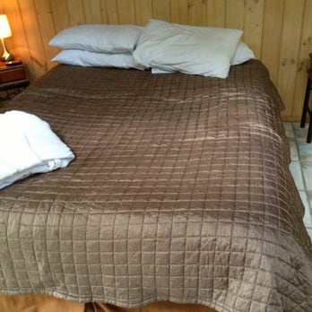 Treetops Montville - Main bed - Hotels Near Me - Montville, QLD