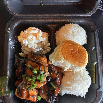 Halls On 5th - Hilu Hilu Chicken - Bars Near Me - Apopka, Florida