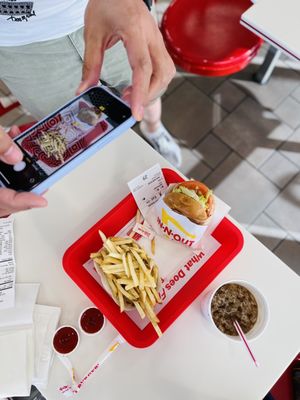 In-N-Out Burger by null