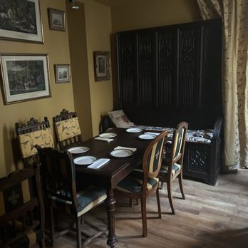 Au Vieux Paris d'Arcole - Upstairs dining room. - French Near Me - Paris, 75 Au Vieux Paris d'Arcole - Upstairs dining room. - French Near Me - Paris, 75