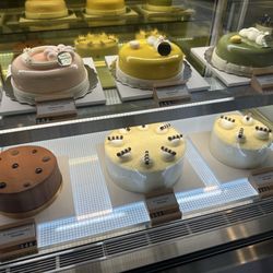Tokyo Cheesecake Cafe - Cake display