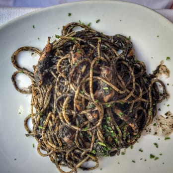 Alla Conchiglia - Spaghetti with cuttlefish ink sauce - Italian Near Me - Venezia, UD