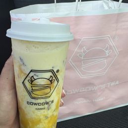 Mango yogurt drink, 0% sweetener with purple sticky rice Mango yogurt drink, 0% sweetener with purple sticky rice