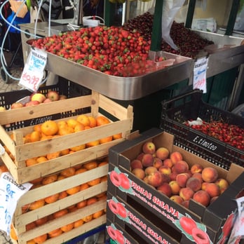 Mercado da Figueira - Banca de fruta à entrada do Mercado da Ribeira - Grocery Near Me - Lisbon, 11 Mercado da Figueira - Banca de fruta à entrada do Mercado da Ribeira - Grocery Near Me - Lisbon, 11