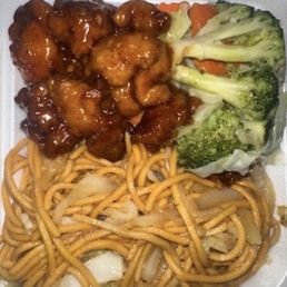 Orange chicken veggies and chow mein Orange chicken veggies and chow mein