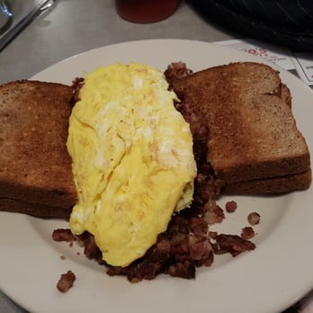 Fritz's Snack Bar - Scrambled eggs with hash - Breakfast & Brunch Near Me - Oxford, Connecticut Fritz's Snack Bar - Scrambled eggs with hash - Breakfast & Brunch Near Me - Oxford, Connecticut