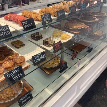 Sweetie Pie - pastry window - Ice Cream & Frozen Yogurt Near Me - Unionville, Ontario