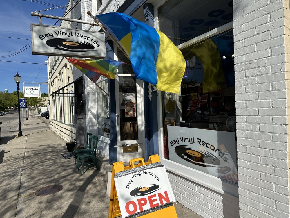 BAY VINYL RECORDS Updated September 2024 325 Kentucky St, Sturgeon Bay, Wisconsin Vinyl